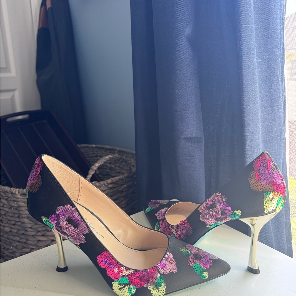 Betsy Johnson Black Sequin Floral Pointed-Toe Pumps